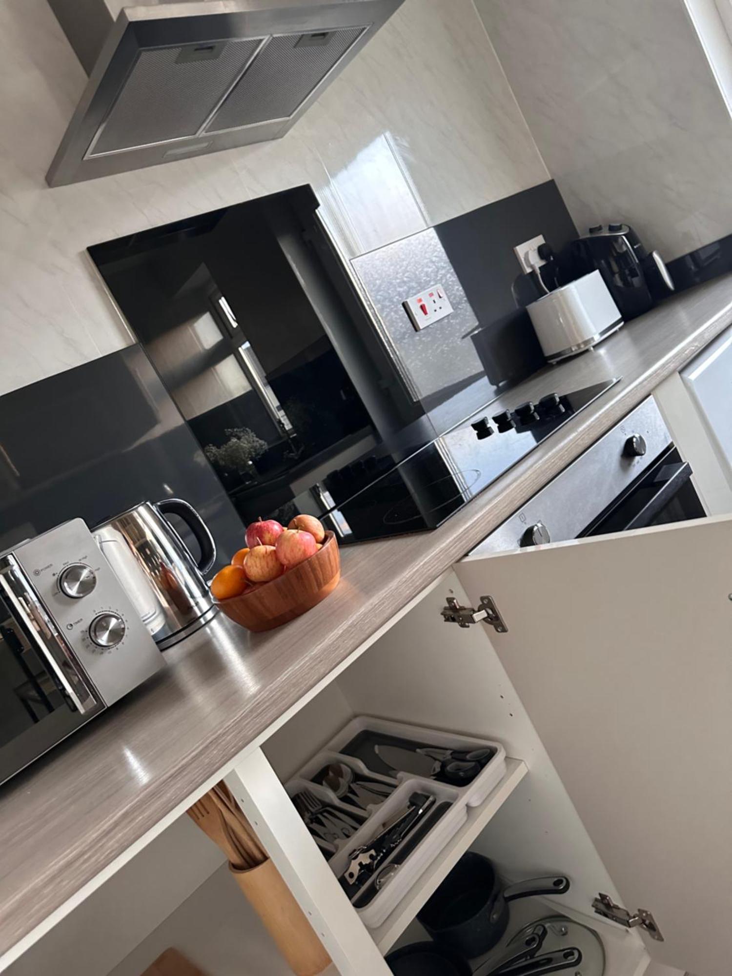 Ocean Village Marina 2 Bedroom Apartment With Balcony! Southampton Dış mekan fotoğraf
