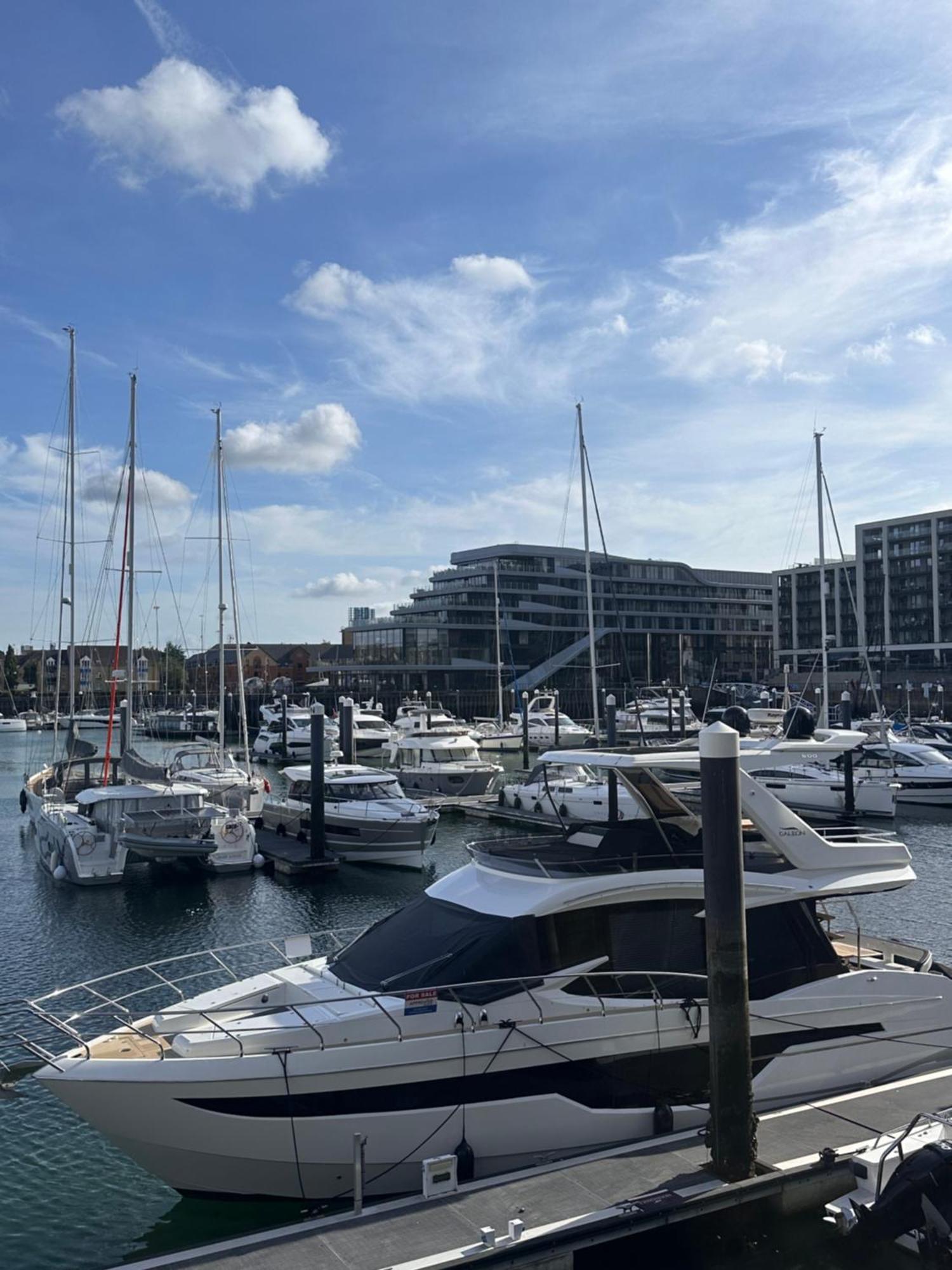 Ocean Village Marina 2 Bedroom Apartment With Balcony! Southampton Dış mekan fotoğraf