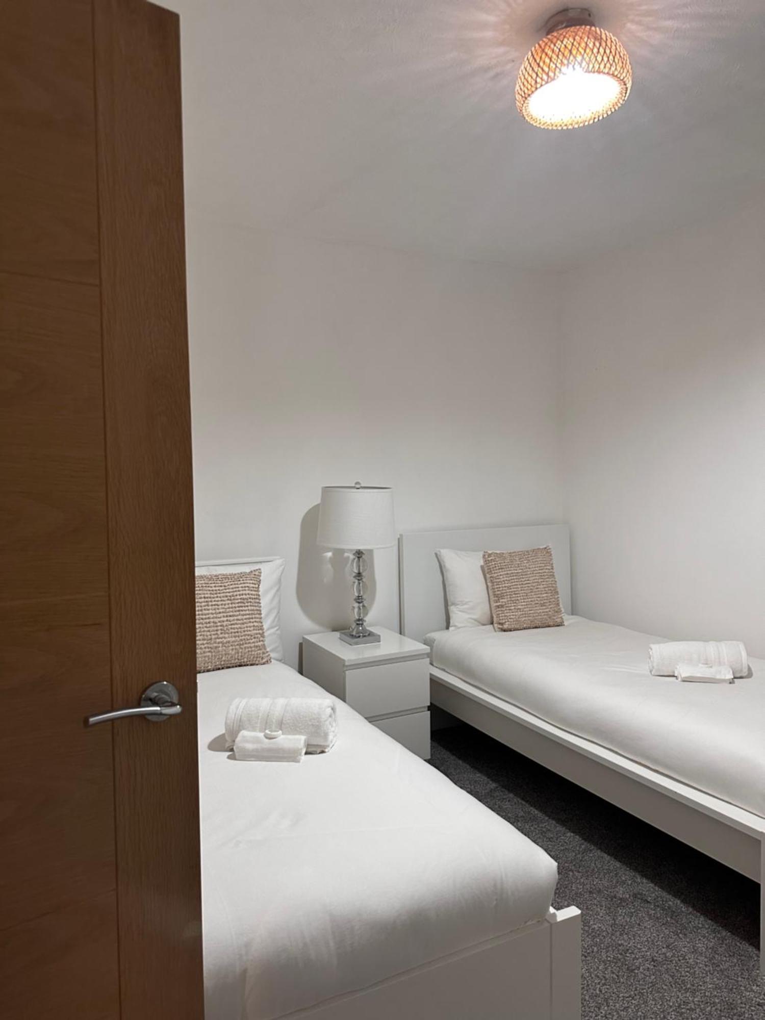 Ocean Village Marina 2 Bedroom Apartment With Balcony! Southampton Dış mekan fotoğraf